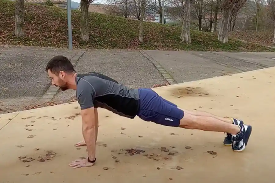 Cinco ejercicios al aire libre para ganar masa muscular