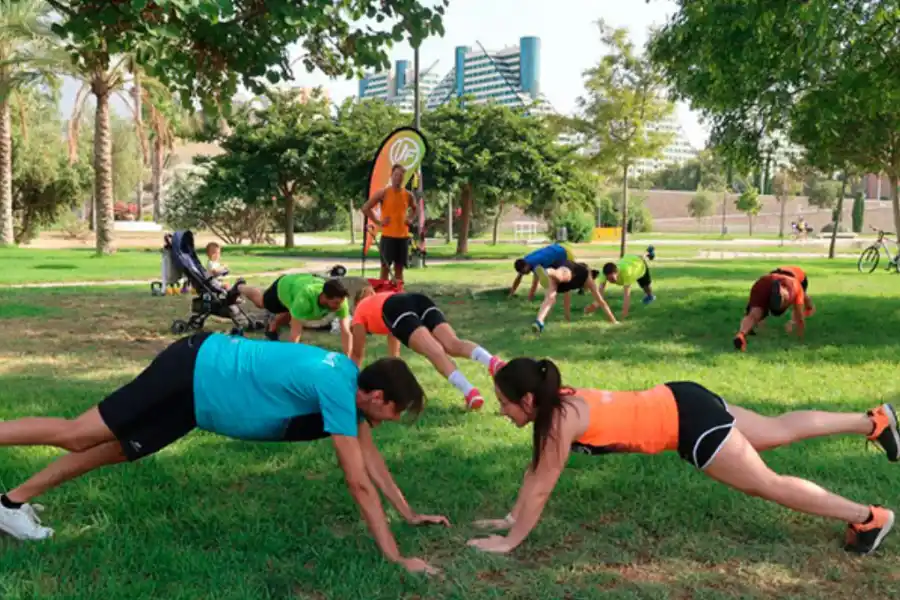 Cinco ejercicios al aire libre para ganar masa muscular