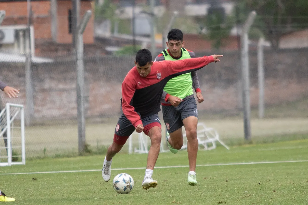 EN EL PROYECTO. Mauro Verón y Guillermo Rodríguez son algunos de los futbolistas que entran en la consideración de la CD para el año entrante. FOTO CASM.