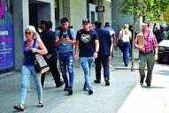 El dólar “blue” se disparó $ 125 y cerró a $ 1.075