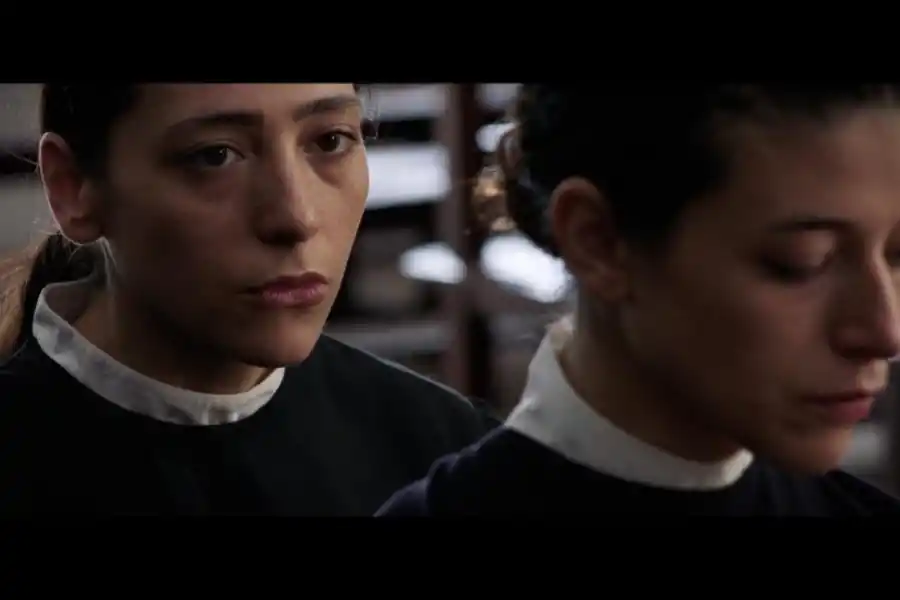 DESCUBRIMIENTO. Camila y Ruth Pláate protagonizan la parte ficcional.