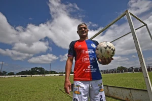 La edad no es un impedimento: tiene 48 años y sigue jugando en la Liga Tucumana
