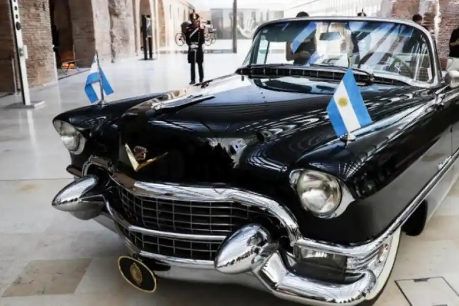 Historia de los automóviles presidenciales: del Renault S de Roca a la coupe de Milei