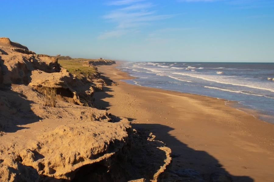 Vacaciones 2023/24: descubrí las tres playas más tranquilas y solitarias de la Costa Atlántica