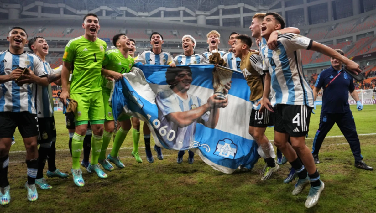 EUFORIA. Los jugadores argentinos celebraron la enorme victoria ante Brasil y la clasificación a semifinales.