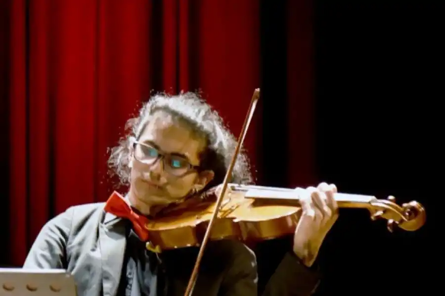 EL SOLISTA. Juan Pablo Gómez Zurita, con su primera orquesta.