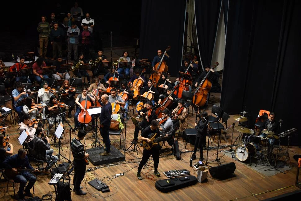 LA ORQUESTA. La agrupación de músicos jóvenes, en concierto homenaje. la gaceta / FOTO DE DIEGO ARAOZ