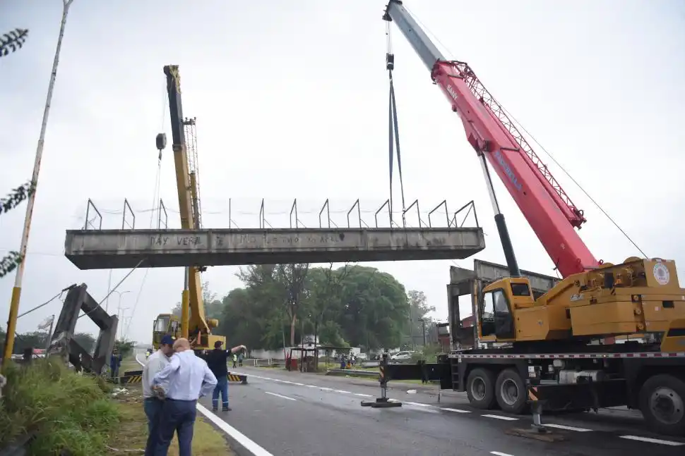 SOBRE EL PUENTE. Fue construido hace alrededor de 15 años.