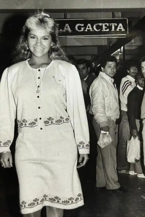 INICIOS. Una Gladys tímida, pero alegre, en una de sus primeras visitas a LA GACETA. Poco tiempo después, se convertiría en “La bomba tucumana”