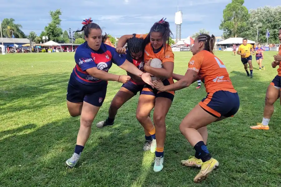 FEMENINO. También hubo acción de los seleccionados tucumanos, Aguará Guazú y Catamarca Rugby.