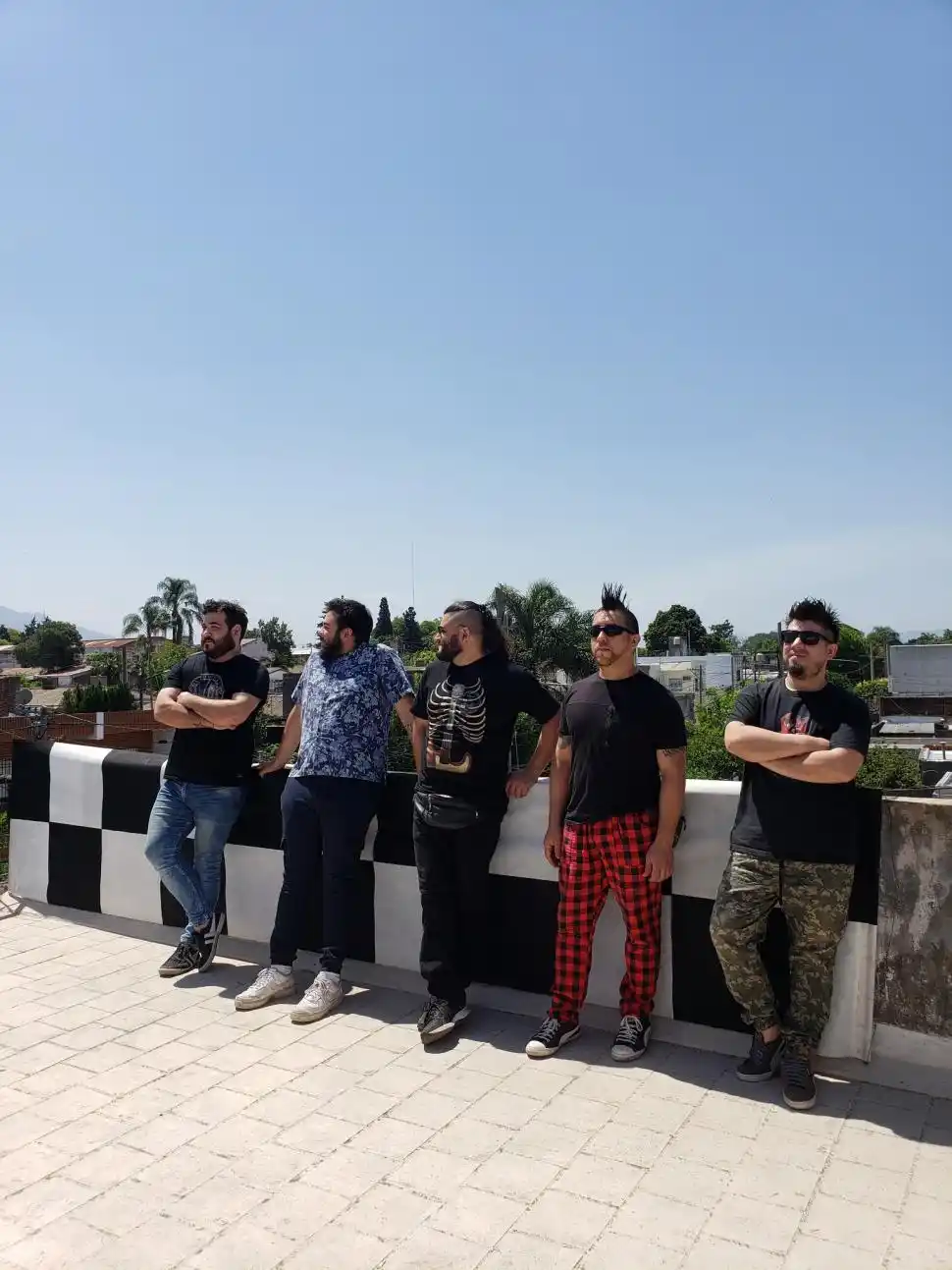 ROCK PURO. Sires tiene tres años como formación pero sus integrantes acreditan mucha más trayectoria sobre los escenarios tucumanos y del NOA.