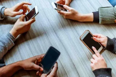 Del teléfono fijo a las IA y la polarización social