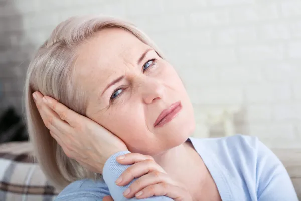 Ajo en la oreja: ¿qué dicen los especialistas sobre esta creencia para aliviar dolores?