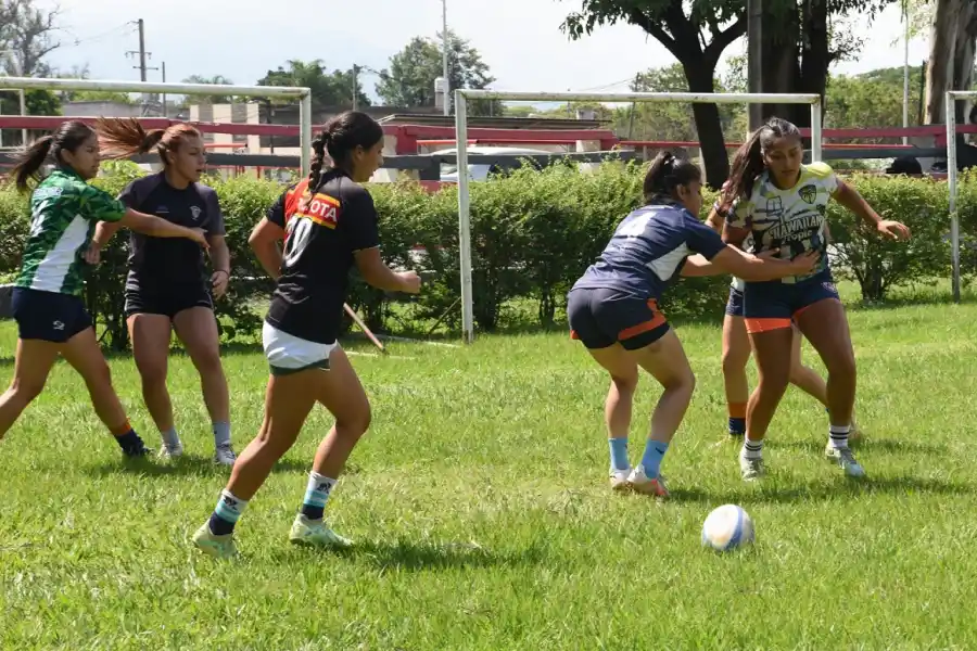 EXPERIENCIA. El plantel que viajará a Paraná está conformado en su gran mayoría por jugadoras que ya compitieron en el torneo.