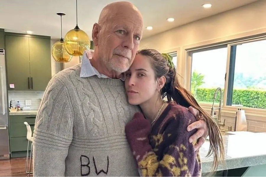 En medio de su demencia, Bruce Willis reconoció por un momento a su hija y tuvo un gesto que conmovió a sus seguidores.