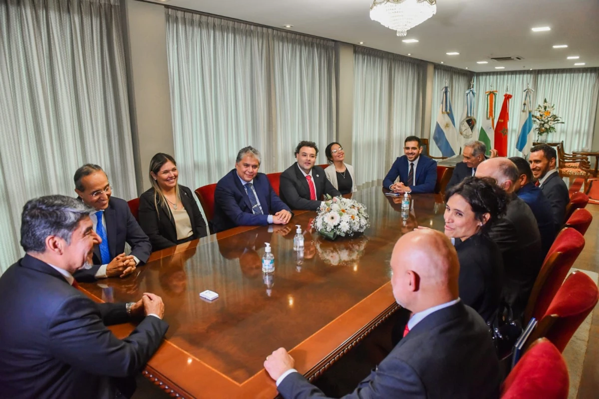 En la Legislatura, el vicegobernador Miguel Acevedo recibió a Embajadores de Marruecos y La India 
