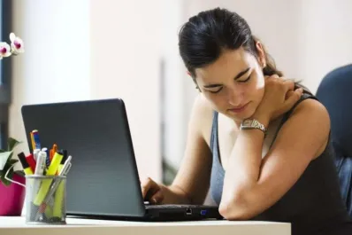 Ejercicios para una espalda saludable: cómo corregir la postura y evitar la joroba