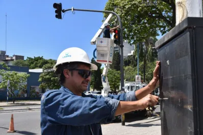 Alumbrado, semáforos y calles rotas: “La situación es compleja”, admite la Municipalidad