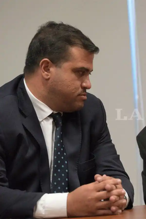 A un mes del inicio de su gestión, Chahla sufre la primera baja en su gabinete