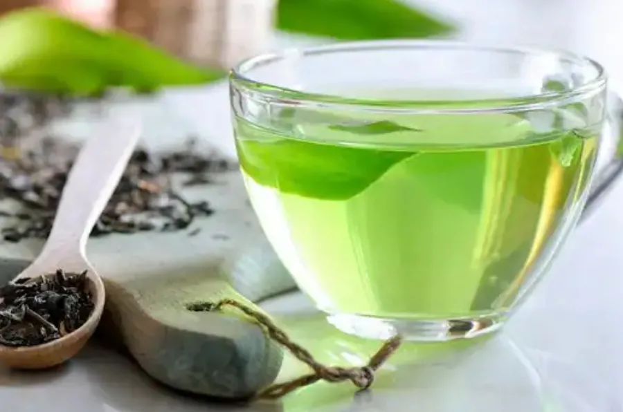 Cómo tomar té verde para bajar de peso y acelerar el metabolismo de manera segura