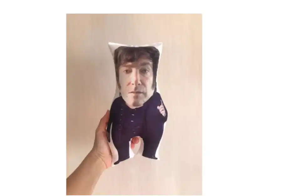 Almohadón de apego de Javier Milei: una de las propuestas más creativas