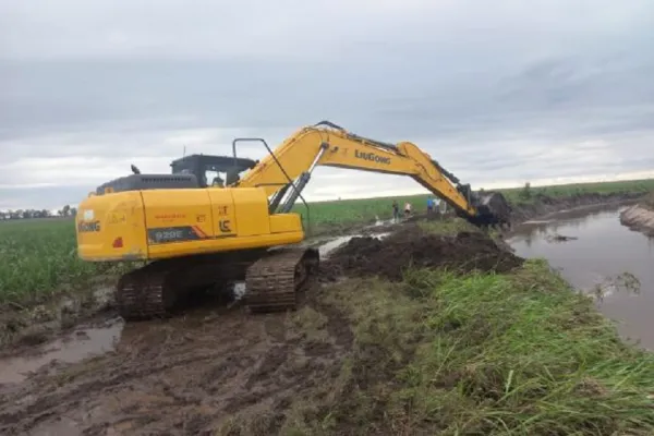 Realizan trabajos sobre el Canal Este para evitar nuevos desbordes