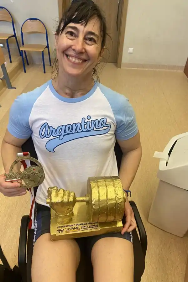CAMPEONA. Köppel con su título mundial master, conseguido este año.