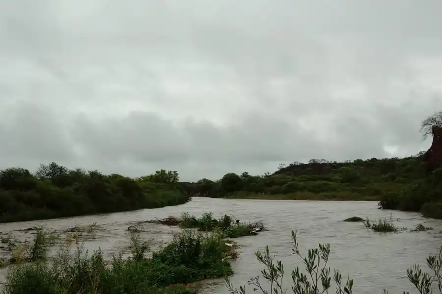Por las lluvias en el norte, sube la cota del dique El Cadillal