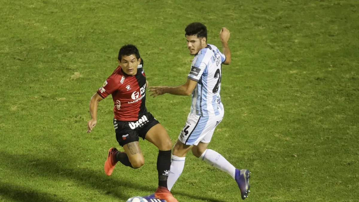 EN EL MONUMENTAL. Pulguita jugó dos veces en Tucumán con otra camiseta: una con la de Colón, otra con Central Córdoba.