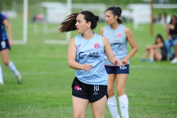 Jakeline Acosta, la colombiana que llegó a Tucumán para estudiar en la universidad y se enamoró del fútbol