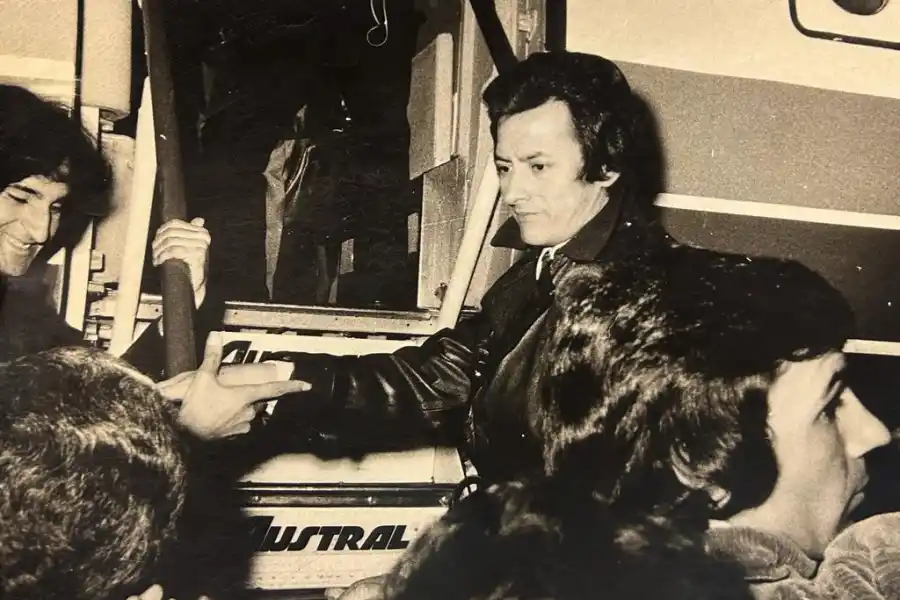 POR EL MUNDO. “Yo tengo fe” se convirtió rápidamente en un éxito que no conoció de fronteras. En aquel tiempo, Palito visitó Tucumán para promocionar el tema.