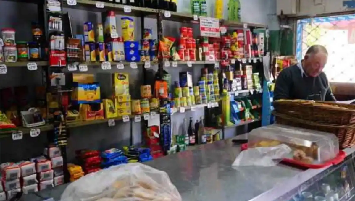 AFECTADOS. El rubro de alimentos y bebidas se contrajo en los últimos meses.