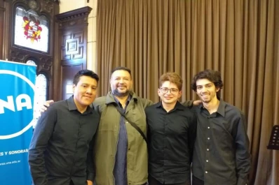 El jurado y los  ganadores, con músicos del NOA