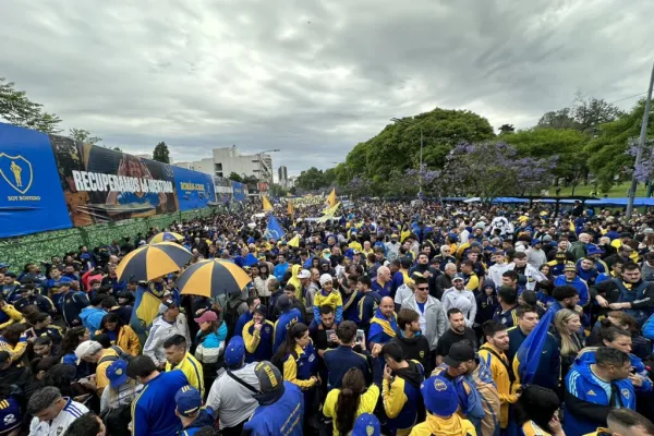 Riquelme lideró la marcha por la suspensión de las elecciones: no podemos dejar que nos intervengan el club