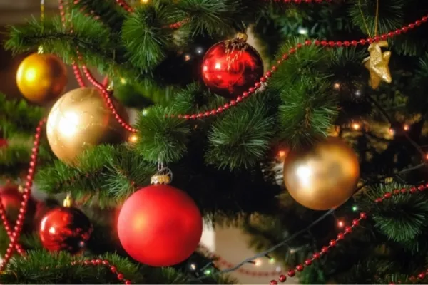 Cuál es el significado de cada color de las esferas del árbol de Navidad