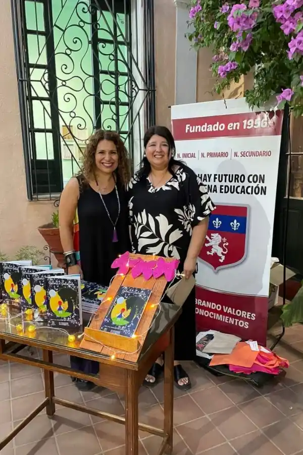PRESENTACIÓN OFICIAL. Alumnos y docentes del Peter Pan mostraron el libro “Colorín Colorado, con un cuento he comenzado” en la Casa Padilla.