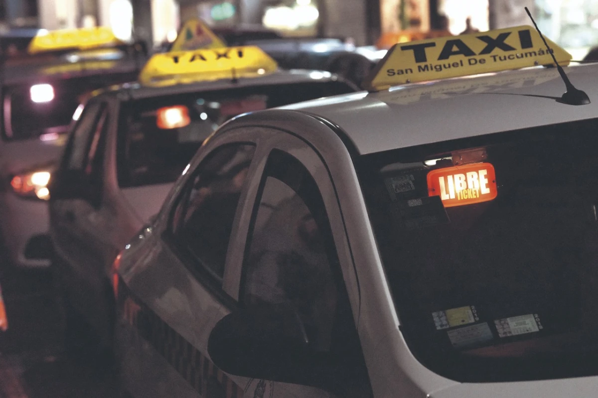 Analizan la suba en las tarifas de ómnibus y de taxis en Tucumán: a cuánto se irían