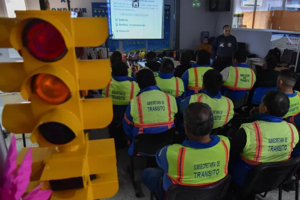 Capacitan a inspectores de tránsito de la Capital
