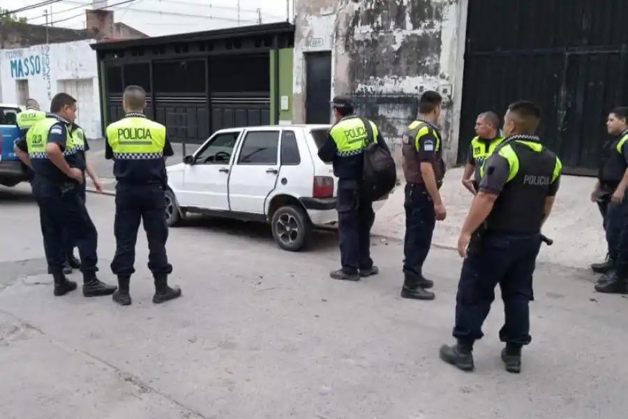 OTRA PRUEBA. El vehículo que utilizó Alarcón y en el que los policías encontraron un DNI que posibilitó la detención de dos cómplices.