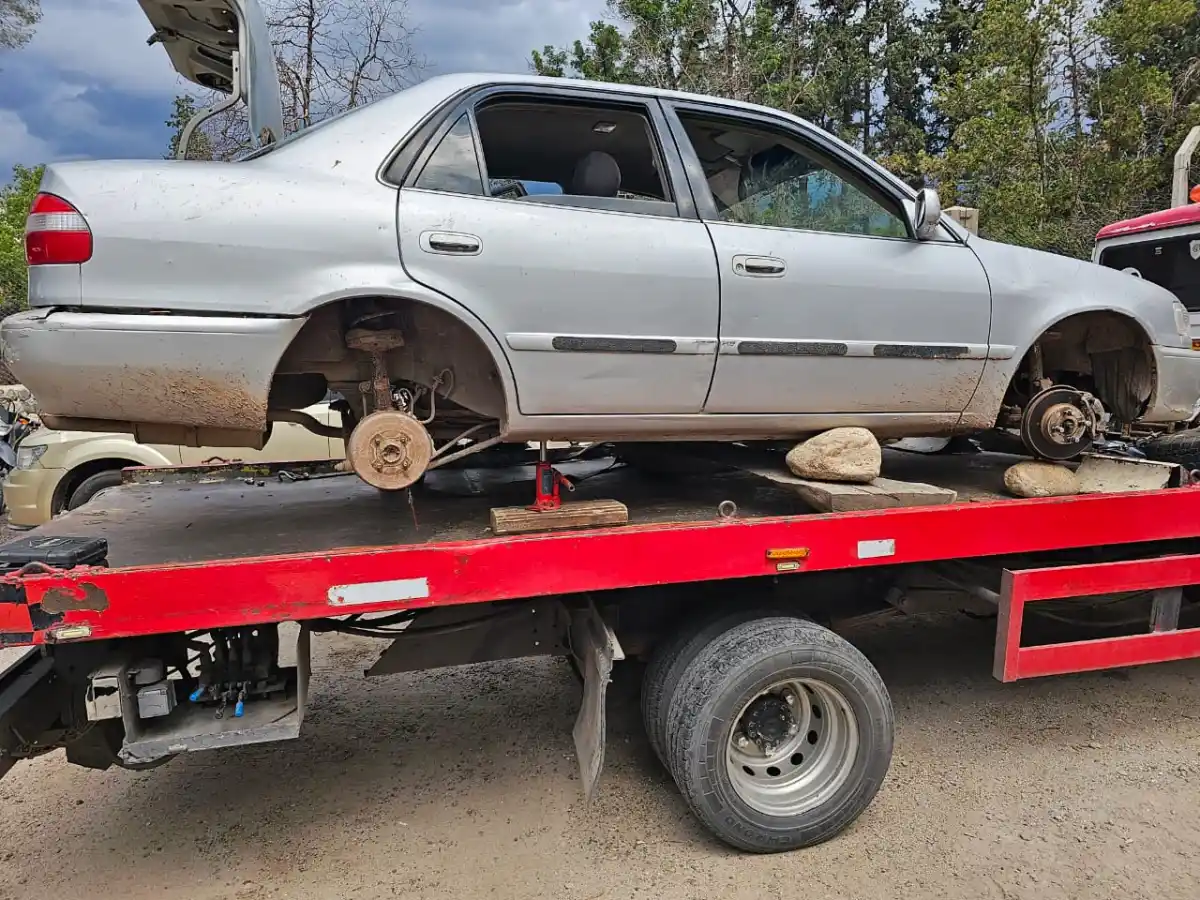 Remolcaba hacia Tucumán un vehículo con 12 kilos de cocaína acondicionados dentro de los neumáticos