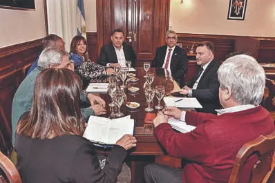 Por la paz social: se preparan los primeros acuerdos paritarios locales