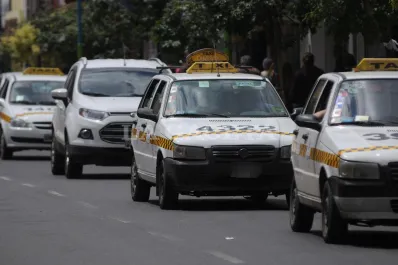 La tarifa del taxi se incrementará en un 75%: la bajada de bandera costará $320 y la ficha, $32