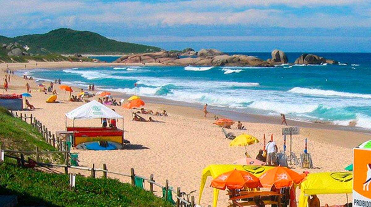 Vacaciones 2023/24: la playa de Brasil que está más cerca de Argentina y es una gran opción para el verano
