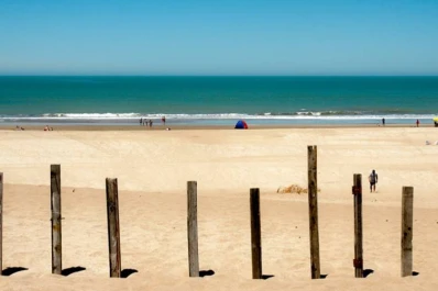 Marisol, la Florianópolis argentina, hizo feliz a Maradona y guarda curiosas historias junto al mar