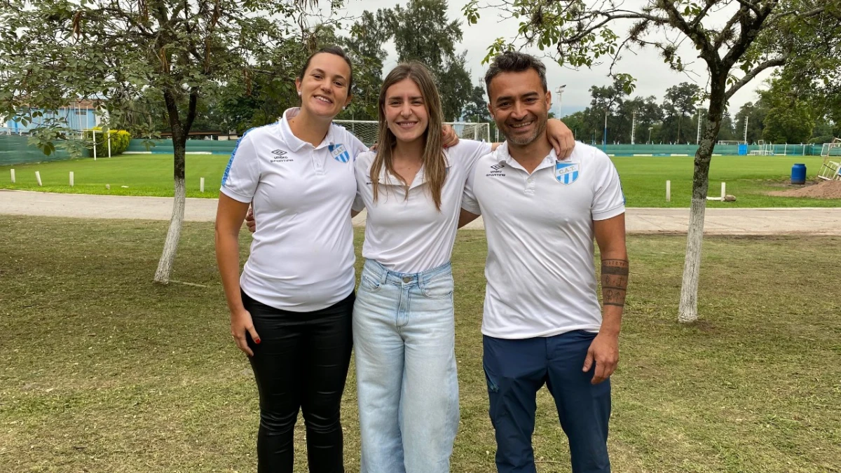 HAY EQUIPO. Desde febrero Florencia Casal, Dolores Cossio y Antonio Ruiz trabajan juntos en Atlético, también tienen su emprendimiento particular.