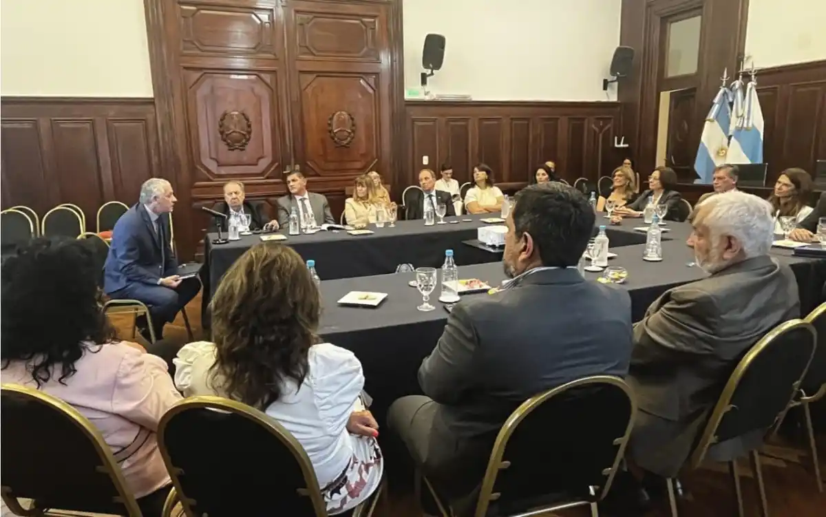 Diálogo sobre los 40 años de democracia en los poderes judiciales. 