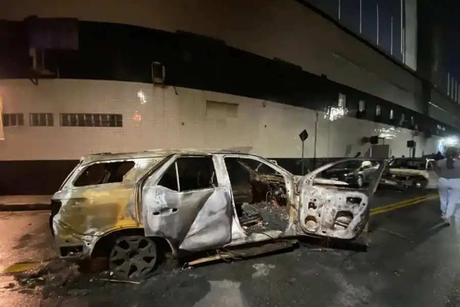 Santos descendió a la Segunda División: las impactantes imágenes de los disturbios en Brasil