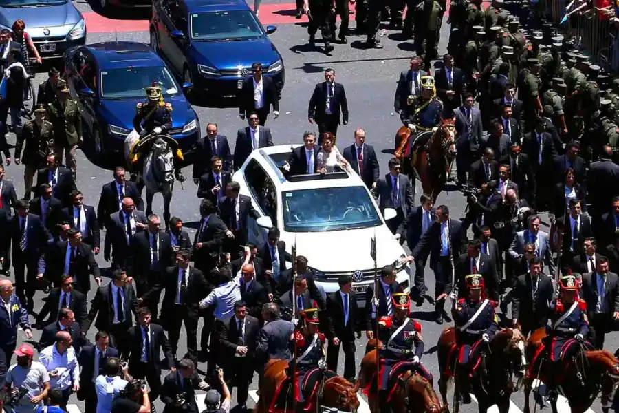 Del “Cadillac de Perón” a los alemanes: los vehículos de las juras presidenciales de los últimos 40 años