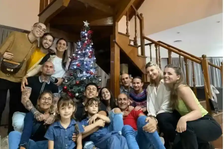 Romance confirmado: la foto de Ke Personaje a los besos con su nueva novia