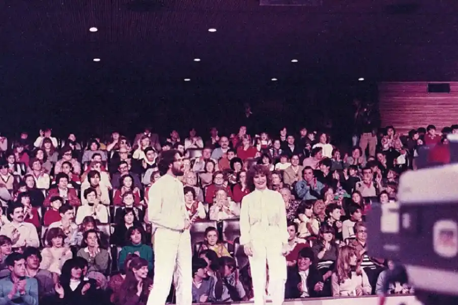 ARGENTINA. La primera aparición televisiva de Lucía y Joaquín fue en el programa “Show fantástico” de ATC.